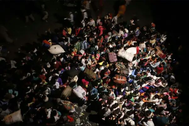 COVID-19 - Migrant Workers Queue At Delhi Bus Terminals To Leave For Home (See pictures)


