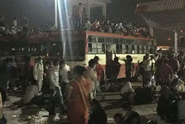COVID-19 - Migrant Workers Queue At Delhi Bus Terminals To Leave For Home (See pictures)

