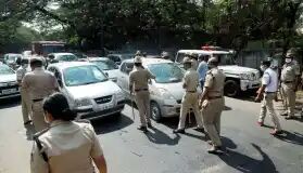 Coronavirus lockdown - Karnataka police bans use of two and four wheelers till April 14

