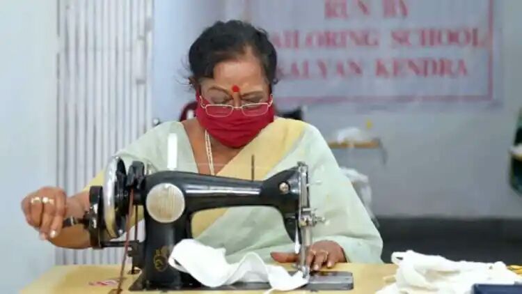 Covid-19 update - First Lady Savita Kovind stitches face masks for shelter homes in Delhi