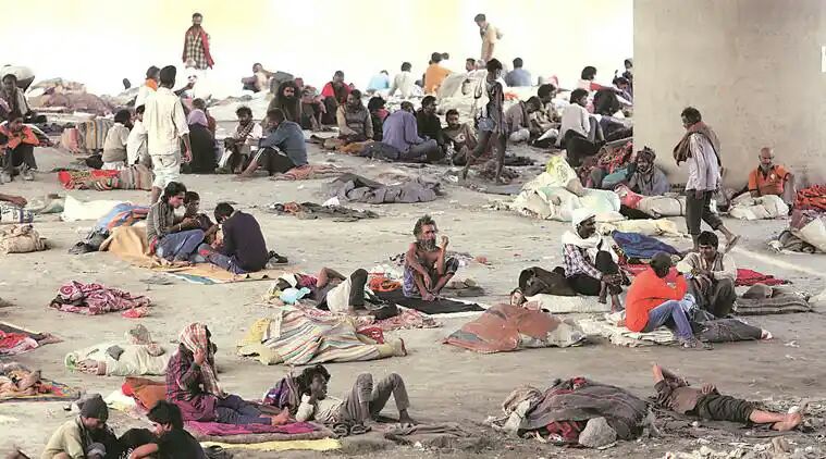 Delhi - Day after fire, hundreds wait in the open as govt rushes to arrange shelter

