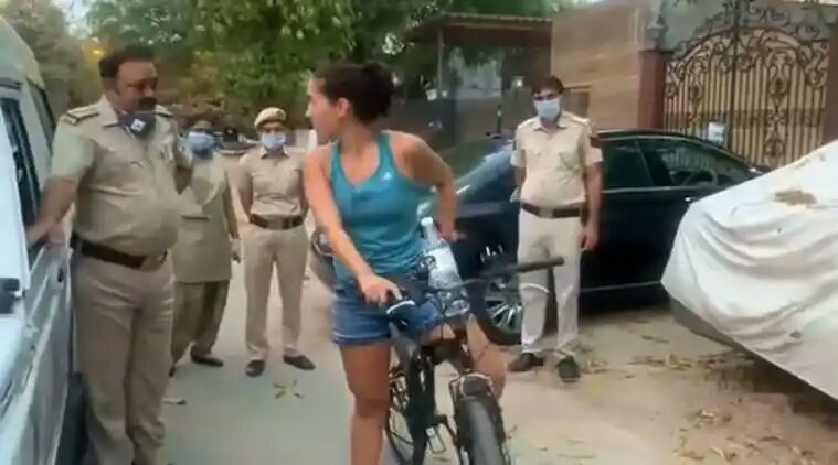 Uruguayan woman argues with police when stopped for not wearing mask