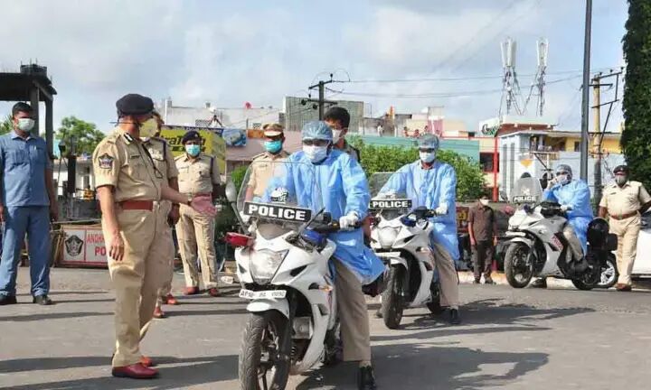 Vijayawada - Special vehicles deployed to keep vigil in red zones

