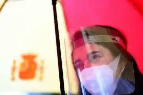 Uplifting idea - Cranes reunite families in corona crisis